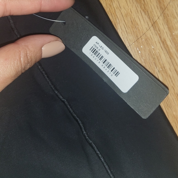 NWT SKIMS HIGH PERFORMANCE HIGH WAISTED 7/8 LEGGING IN ONYX SIZE SMALL - Picture 8 of 11